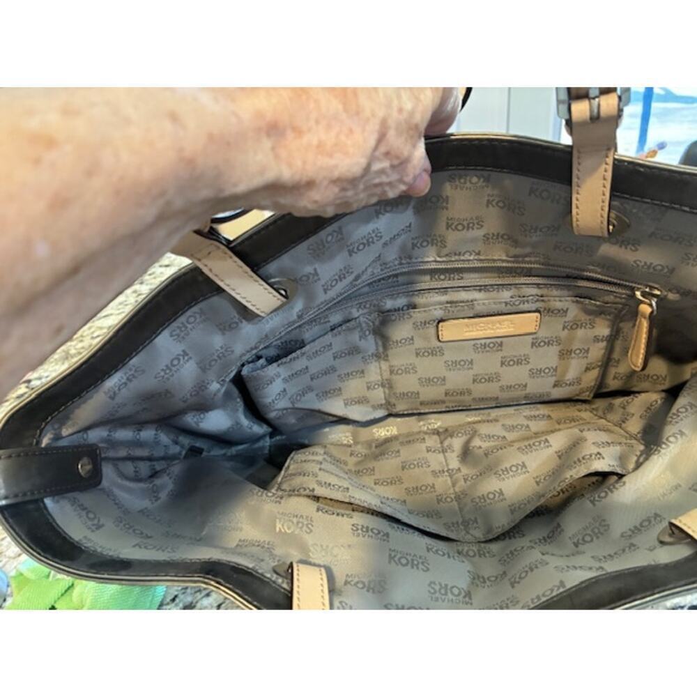 MICHAEL Michael Kors Metallic Gold Bronze Large Tote Bag Shoulder Logo Pattern - Picture 4 of 9